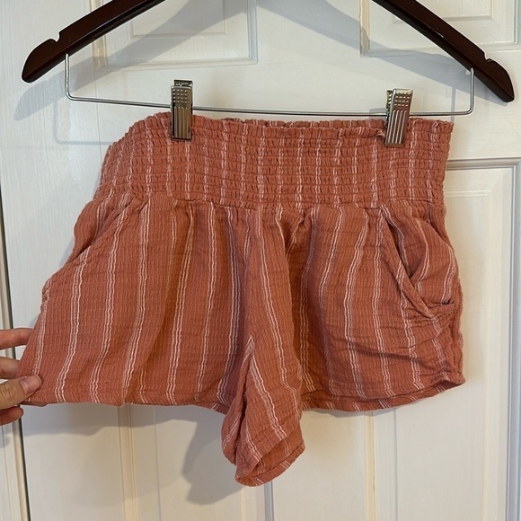 Billabong Pants - Billabong shorts lightly used
